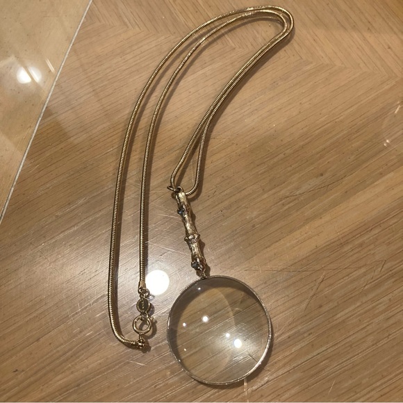 EUC Rare Vintage Accessocraft NYC Magnifying Glass Pendant Gold Tone Metal - Picture 2 of 13
